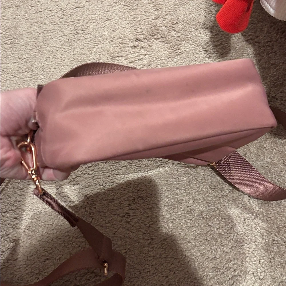 Lululemon everywhere crossbody bag- rose color/rose gold hardware - Picture 6 of 7